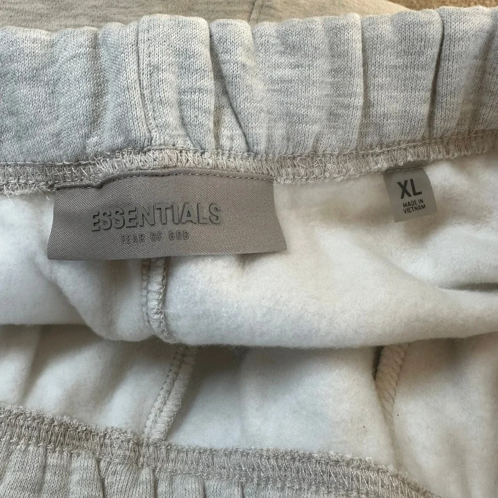 NEW Fear of God Essentials Mens Sweat Shorts Light Heather Grey Logo Size XL NWT